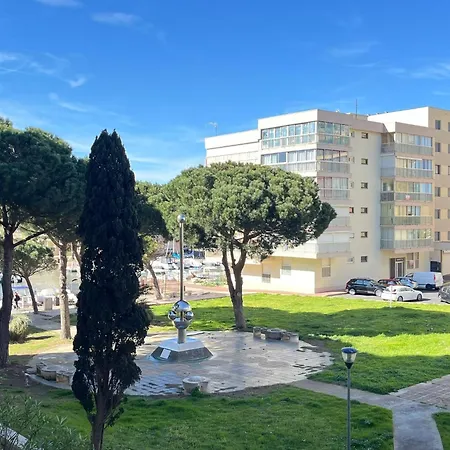 A Deux Pas De La T2 *